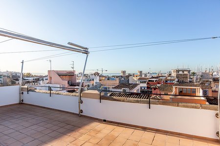 Precioso estudio ático con una gran terraza